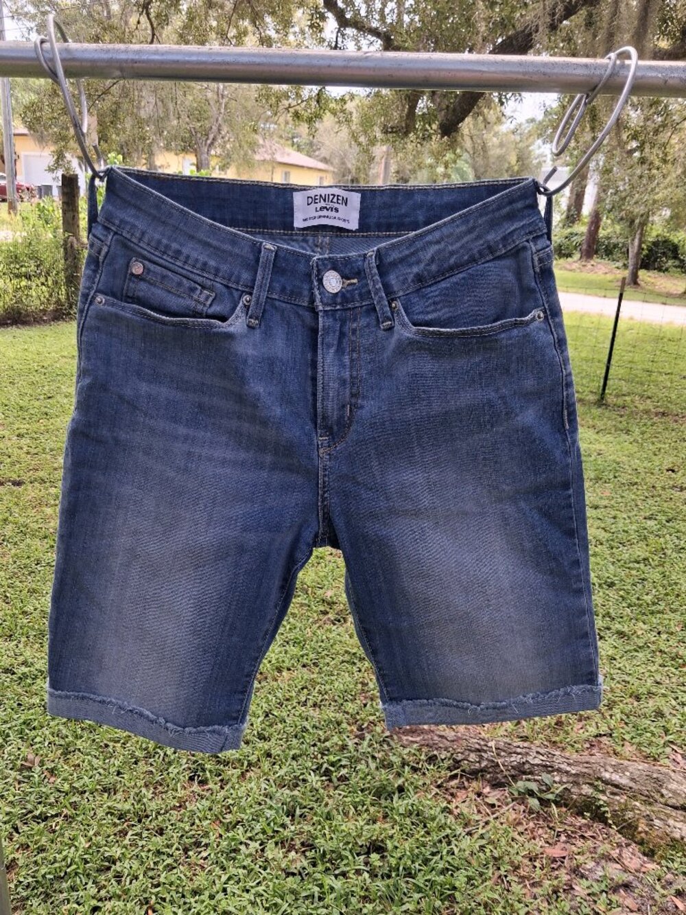 Levi's Denizen Bermuda jean shorts size 4/27